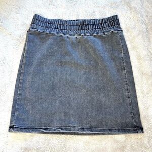 Gray acid wash denim skirt